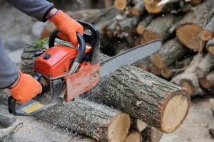 how_to_handle_a_chainsaw